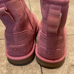 Girl’s Uggs Authentic Size 4 
