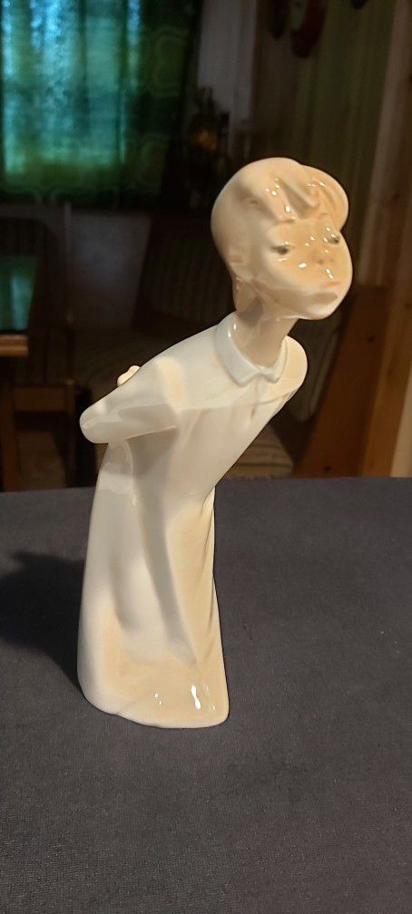 Lladro Boy Blowing Kiss Made In Spain With Box