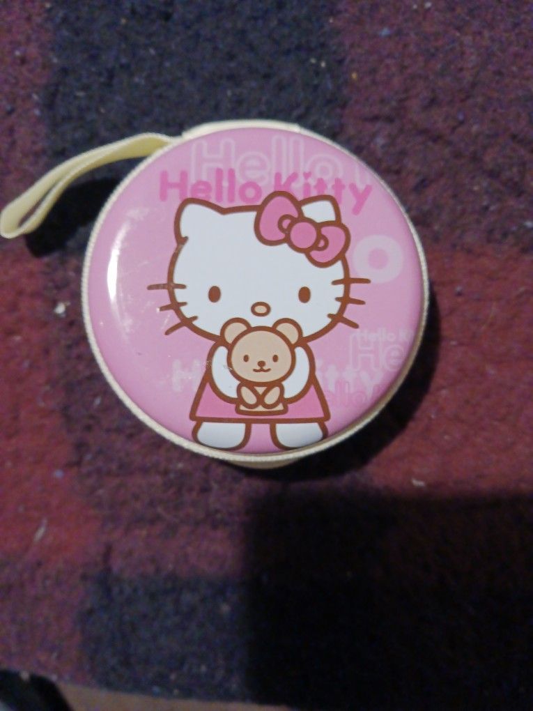 $5 Hello KITTY METAL ZIP UP TIN FOR COINS OR HEADPHONES