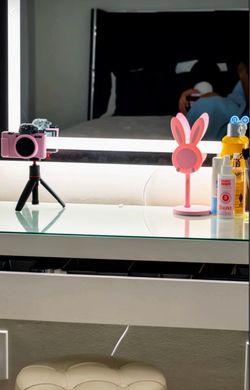 Vanity mirror and chair