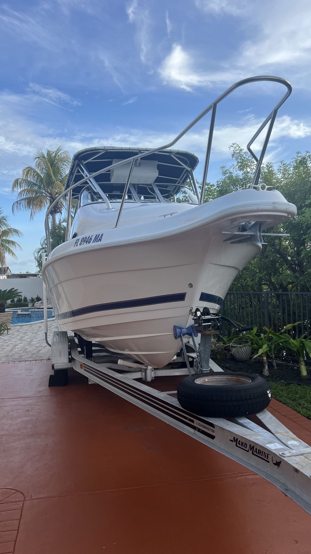 Selling 2000 Cobia 220 walkaround. for Sale in Miami, FL - OfferUp