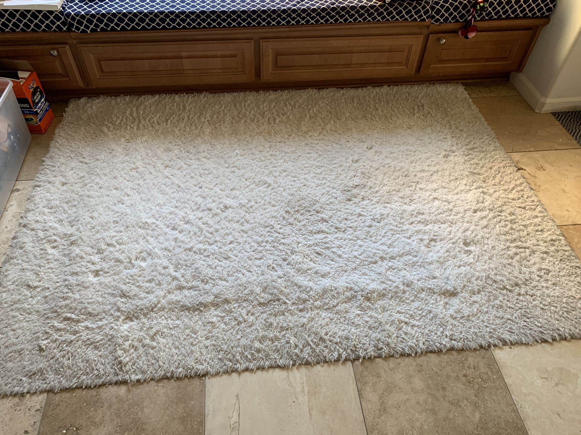 White rug 5x7
