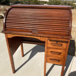 Antique Roll-Top Desk – Early 1900s
