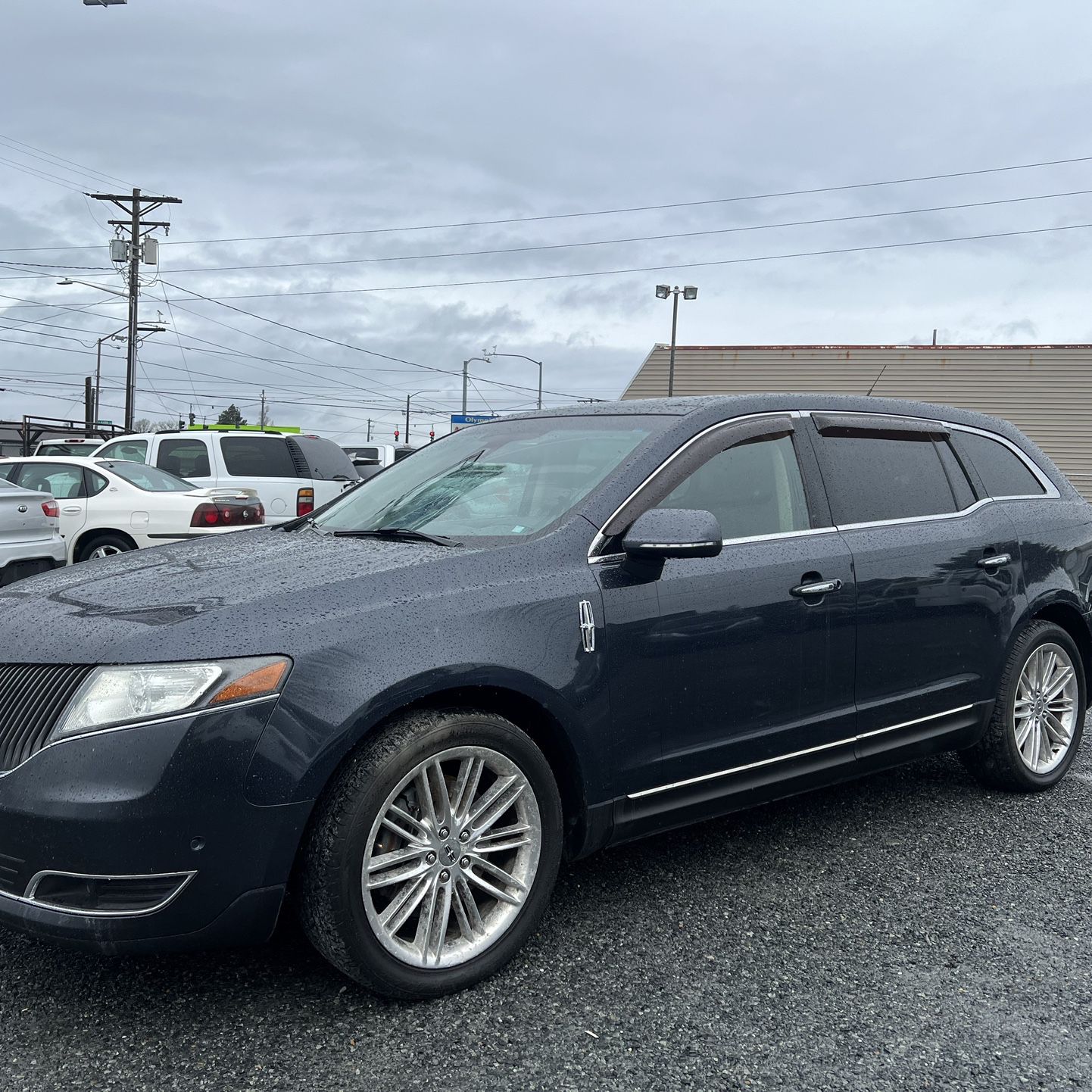 2014 Lincoln MKT Base 4D SUV AWD EcoBoost Clean title  Runs great  Panoramic sunroof  227k miles Runs and drives good  Leather  3rd row seats  253-444