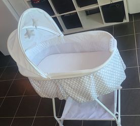 Delta Children Bassinet