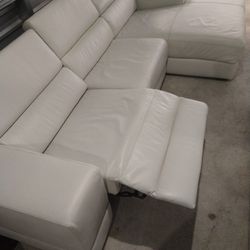 SECTIONAL GENUINE LEATHER RECLINER ELECTRIC WHITE COLOR..DELIVERY SERVICE AVAILABLE 