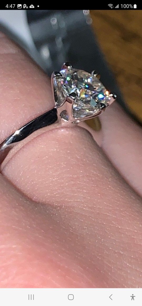 ANILLODE DIAMANTES MOISSANITE EN PLATA 925