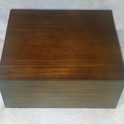Cigar Humidor W/Free Gifts