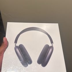 AirPod Maxes Space Gray