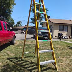 8 Ft Fiberglass Step Ladder 