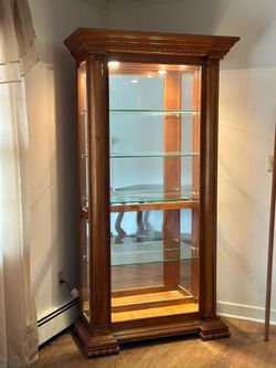 Curio 81x 40 x 18