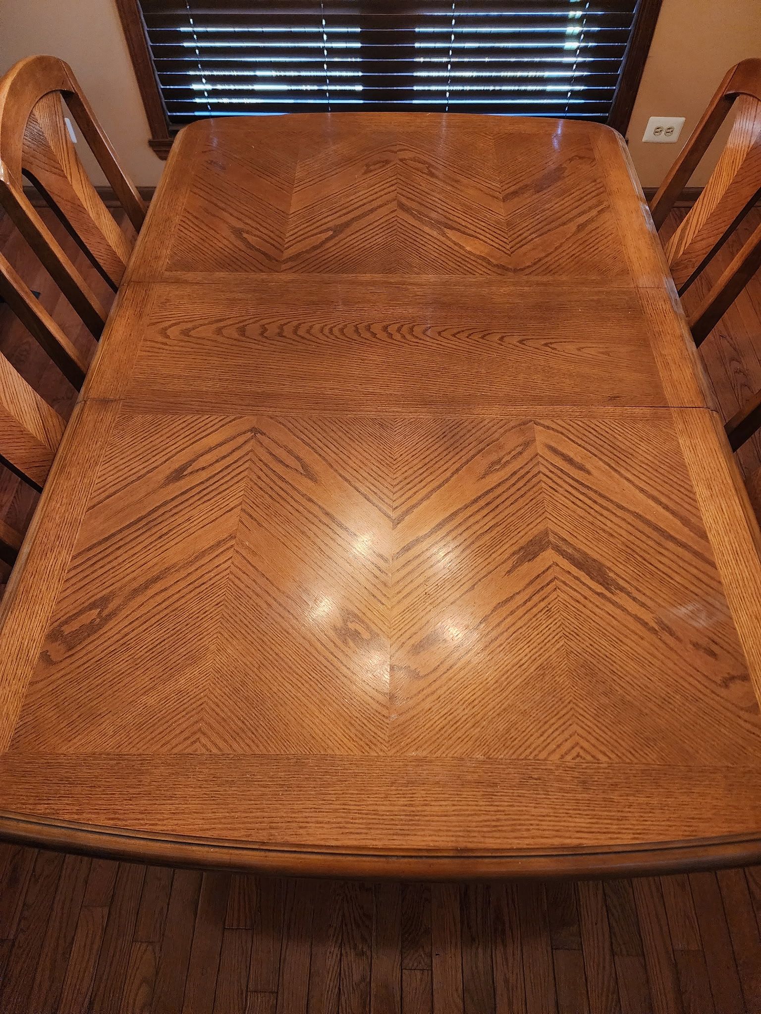 Dining Room Table With 4 Chairs