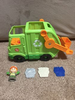Fisher-Price Little People Recycling Truck Musical Toddler Garbage Toy Set, 5 Pieces