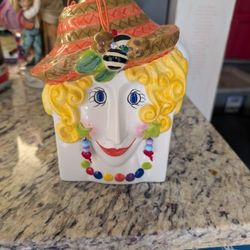 Ladies With Strawhat Bumblebee Tissue Holder