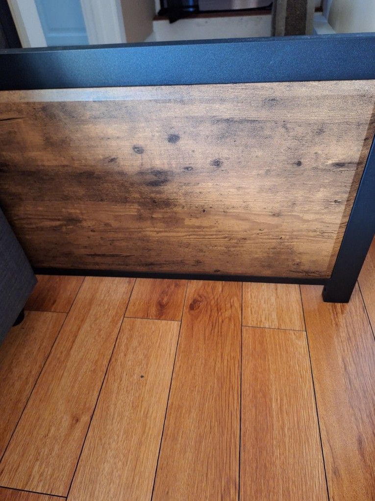 Metal Queen Size Frame