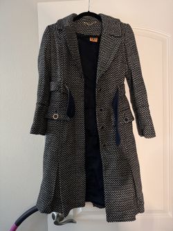 Gorgeous Tory Burch Coat (size 0)