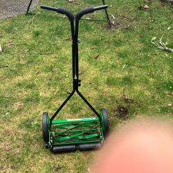 Scott’s Elite Manual Lawnmower 