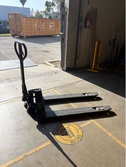 Uline Deluxe Pallet Truck - 48 x 27"  7,700 lbs capacity