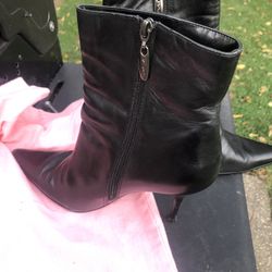 Ladies Black Leather Boots 