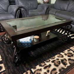 Couches: 3 Piece living Room set with 2 Side tables & Coffee table