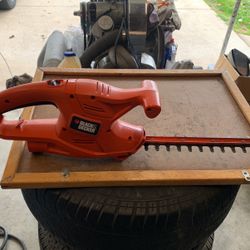 Black x decker Hedge Trimmer 
