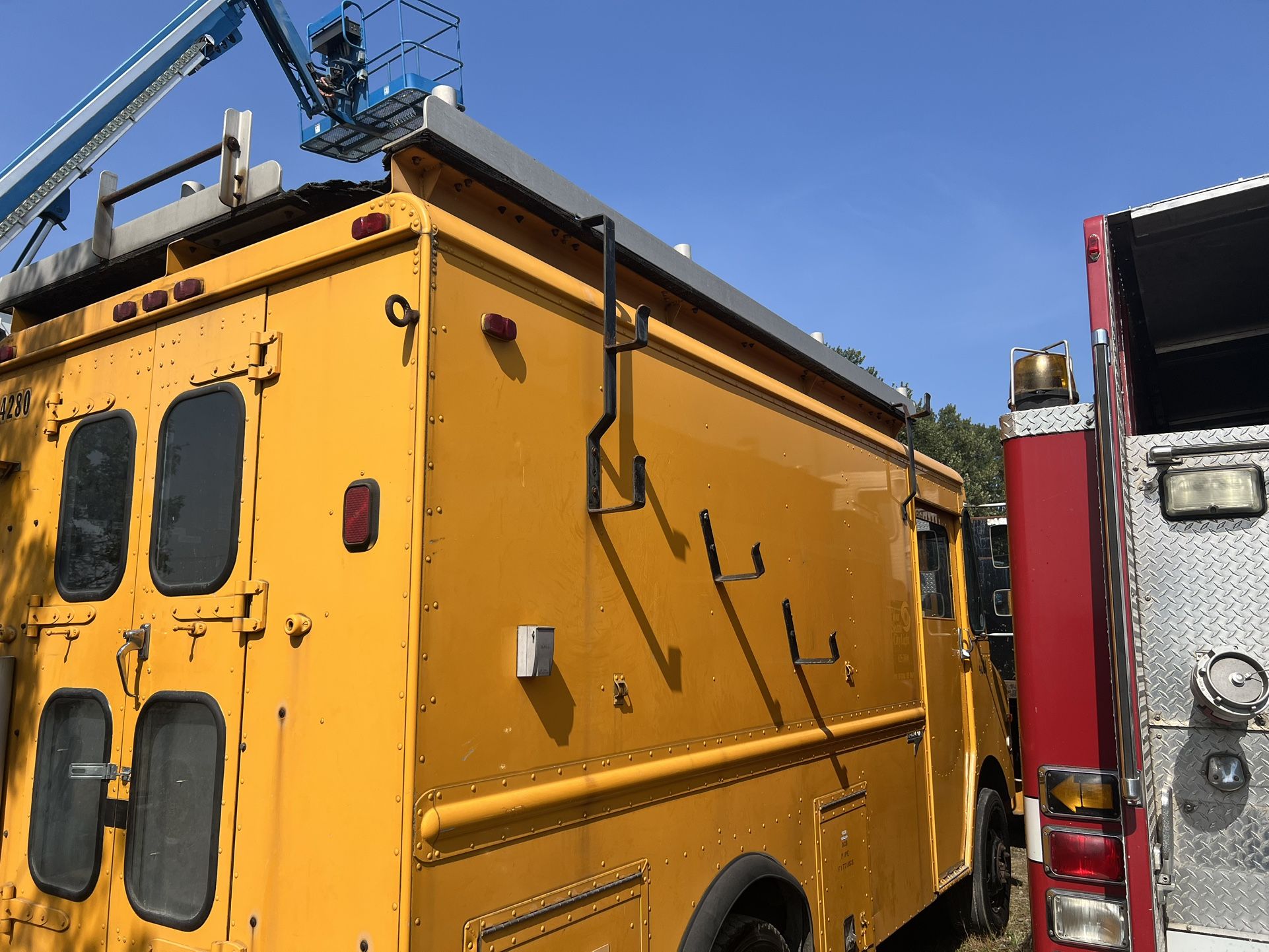 Service Box Van Truck Exterior Ladder Rack Mounts