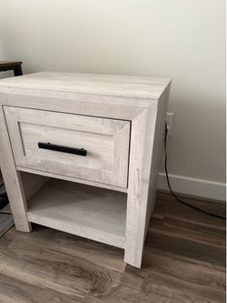 Bob's Furniture Bedroom set Nightstand