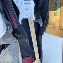 Electric guitar Squier - Works Great!