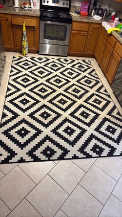 XL Black & White Geometric Rug