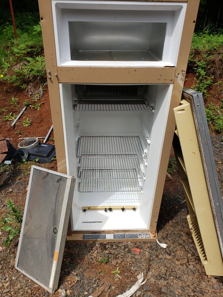 Working RV Fridge 40$ Obo