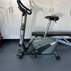 LifeCORE Exercise Bike 