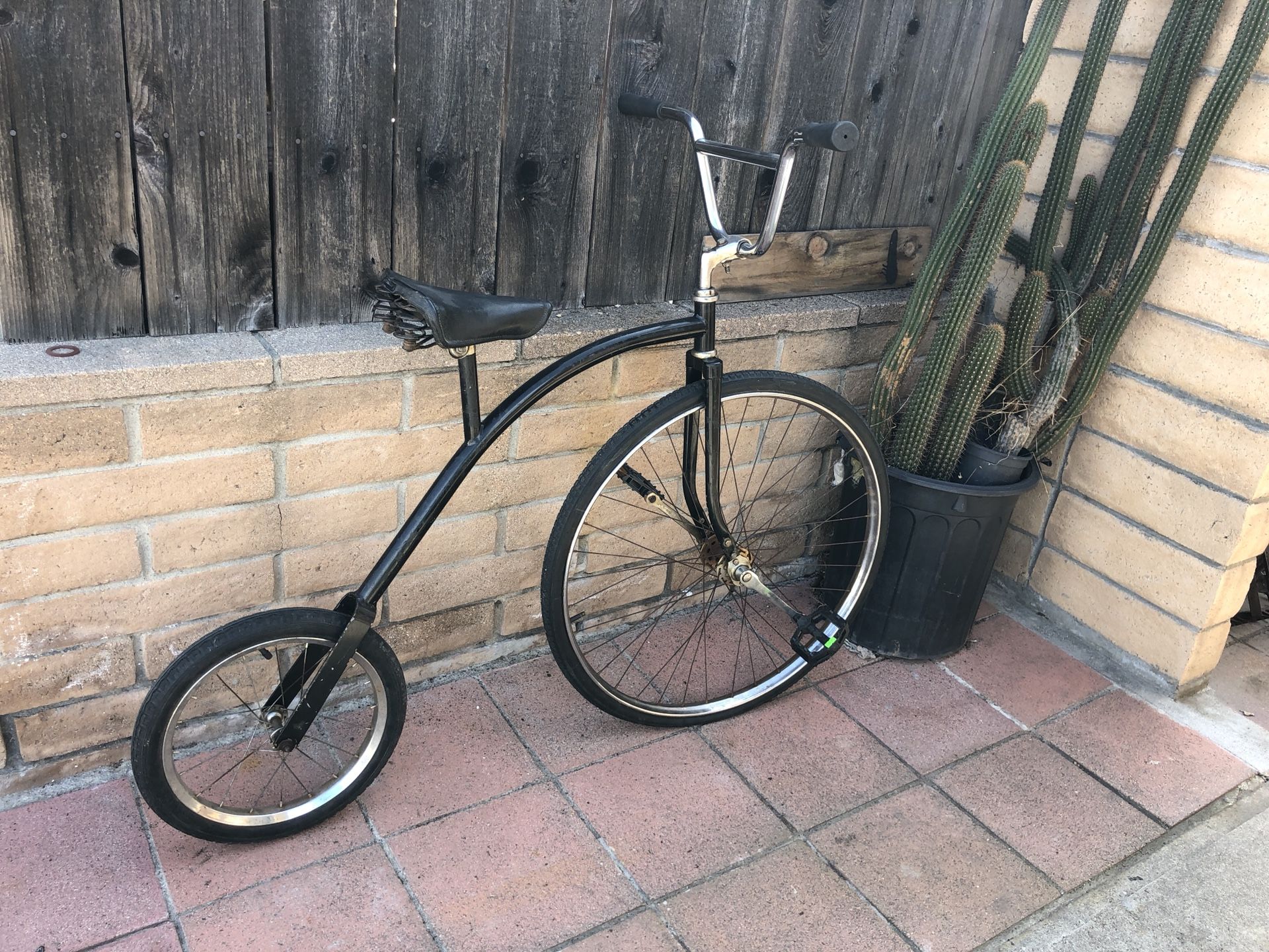 Bike big wheel penny farthing vintage