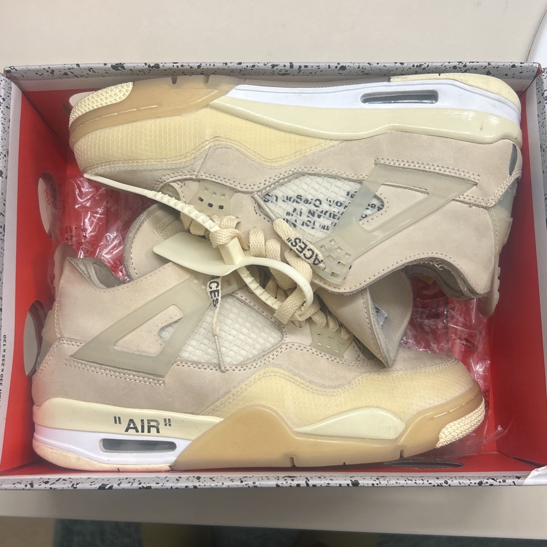 Off-White x Wmns Air Jordan 4 Retro SP ‘Sail’