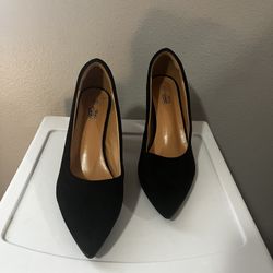 Black Pumps 