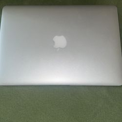 2017 Mac Book Air Silver 13.3” Screen 