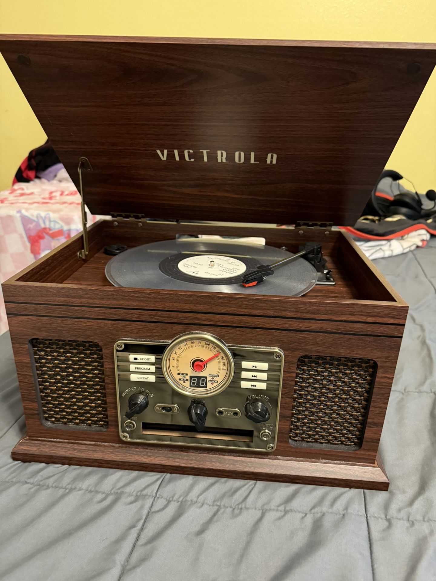 Victrola Record Player/ Bluetooth Speaker