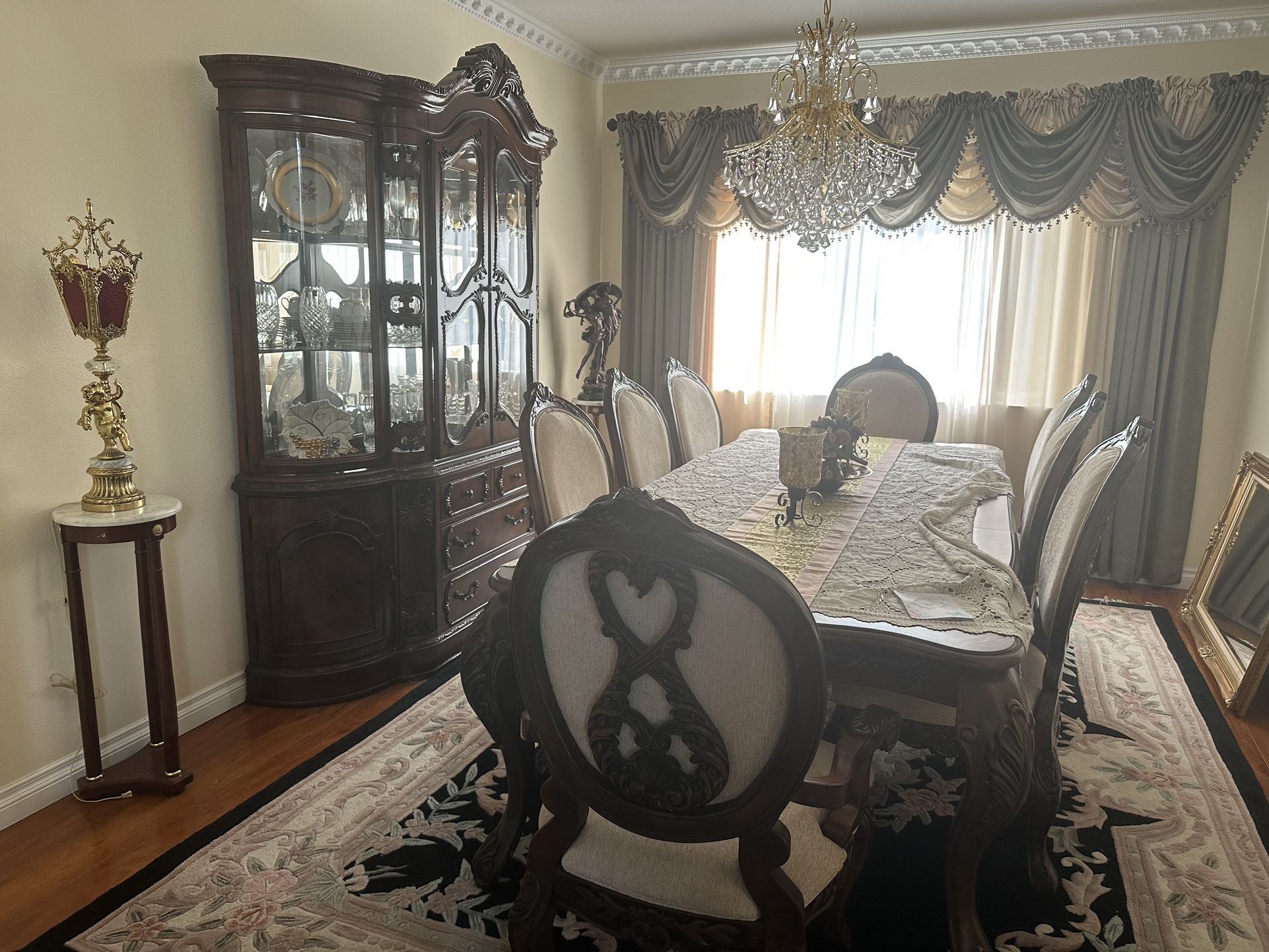 Formal Dinning Room