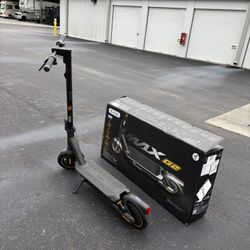 Segway Mag G2 Electric kick Scooter  Foldable w/43 Mille Range  Open Box