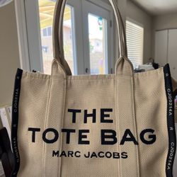 Marc Jacobs - The Tote Bag