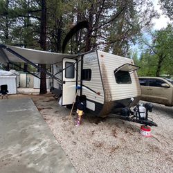 Camping Trailer  Sleeps 6 