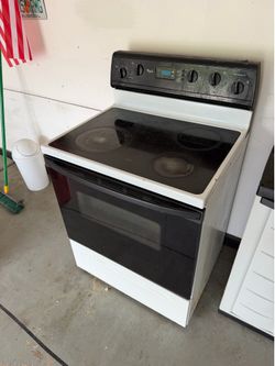 Whirlpool oven white and black