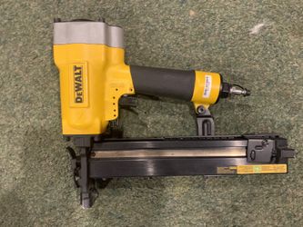 Dewalt Pneumatic 16-Gauge 1 in. Crown Lathing Stapler