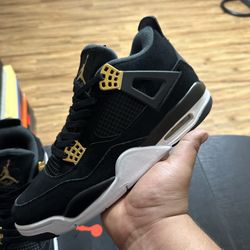 JORDAN RETRO 4 ROYALTY 