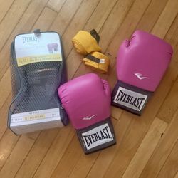 EVERLAST Pro Style Boxing Gloves Womens 12 oz. Pink