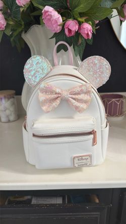 Minnie lounge fly backpack