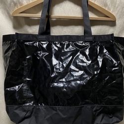 EUC! 2017 Patagonia Black Hole SHINY BLACK Gear Tote Bag #49030