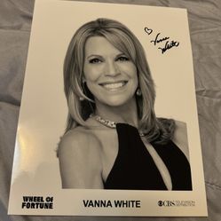 Vanna White Signed 8x10