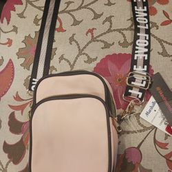 BRAND NEW CROSSBODY PURSE.......😁😊😍