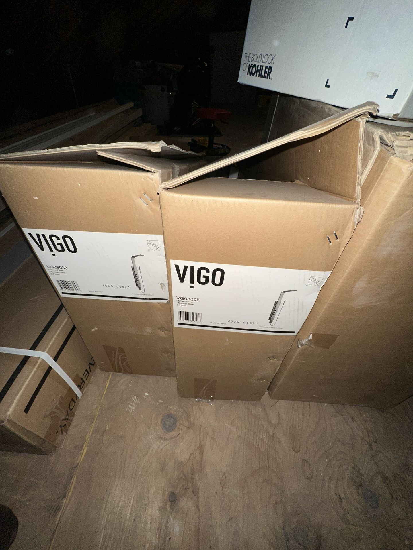 Shower/Fixtures with shower head, wand/multi Jets