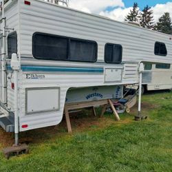 11 FT. FLEETWOOD ELKHORN CAMPER